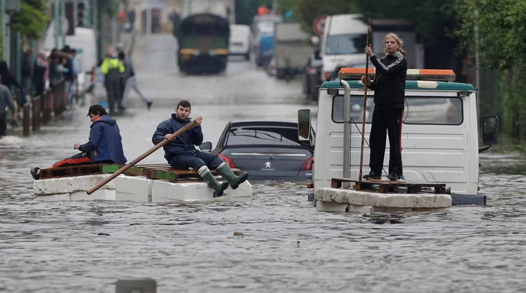Πλωτή πόλη το Παρίσι, συνεχής η άνοδος της στάθμης του Σηκουάνα