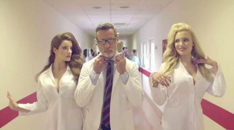 Το spot για την αιμοδοσία με τις sexy νοσοκόμες που διχάζει