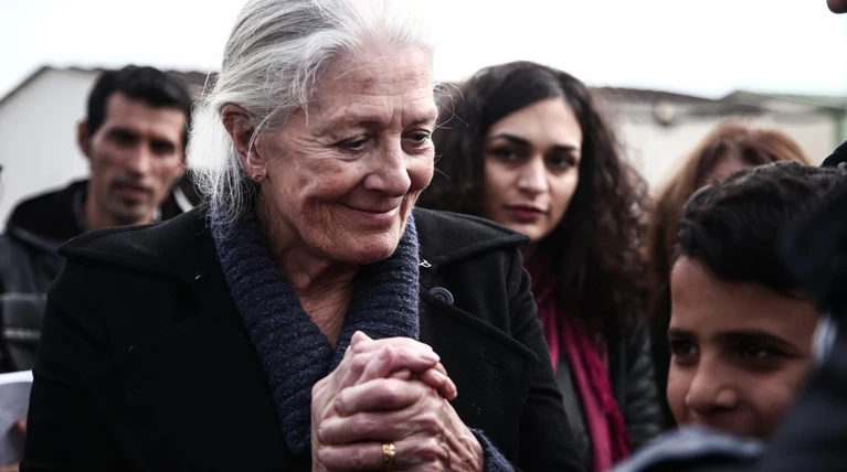 H Βανέσα Ρεντγκρέιβ ετοιμάζει ντοκιμαντέρ για τους πρόσφυγες στην Ελλάδα