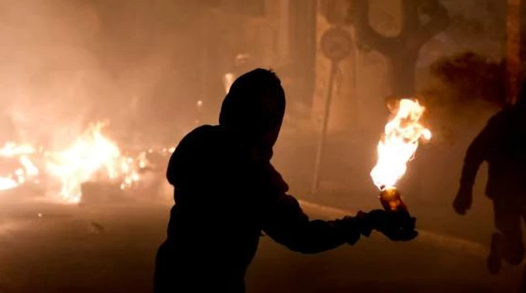 Επίθεση με μπογιές στο ΣτΕ