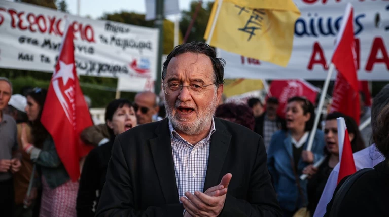 Λαφαζάνης: Ο Τσίπρας παρακαλάει να έχει απέναντι «ψευτοκινήματα»