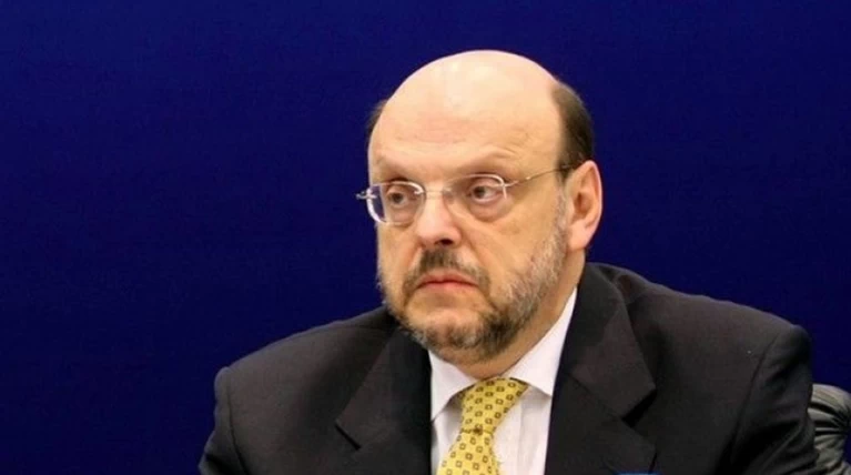 Οι Καραμανλικοί δυσφορούν φανερά για το «Παραιτηθείτε»,μήνυμα Αντώναρου