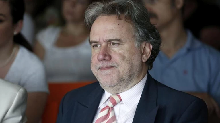 Ειρωνικό tweet Κατρούγκαλου για τη σαμπάνια στο «Παραιτηθείτε»