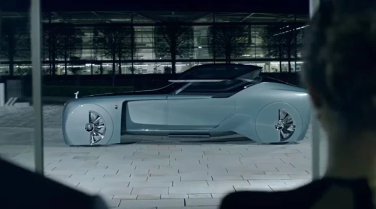 Αυτή είναι η νέα Rolls-Royce που καταργεί τον... σοφέρ