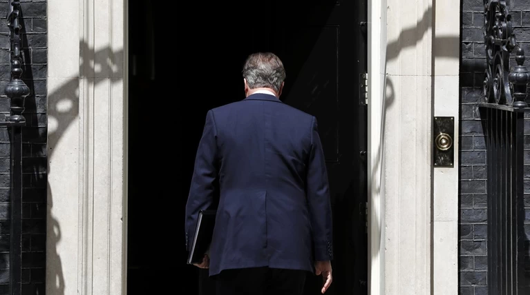 Ραγδαίες εξελίξεις: Αναμένεται παραίτηση Κάμερον;
