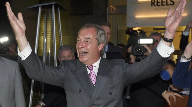 Οι πανηγυρισμοί του Νάιτζελ Φάρατζ για το Brexit