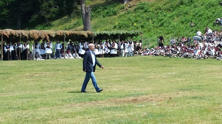 «Σαρακατσάνικη» αποδοκιμασία σε βουλευτή του ΣΥΡΙΖΑ