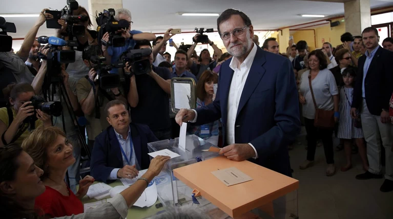 Μεγάλη ανατροπή: Νικητής ο Ραχόι, ήττα των Podemos