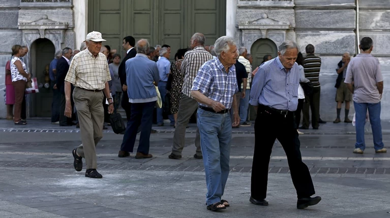 «Ψαλίδι» στο ΕΚΑΣ για 284.000 συνταξιούχους-Πόσα χάνουν