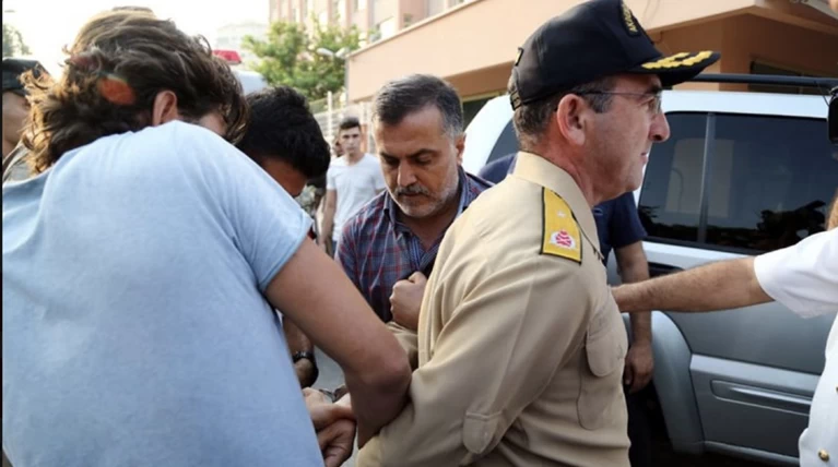 Mαζικές συλλήψεις: 5 στρατηγοί, 2.839 στρατιωτικοί