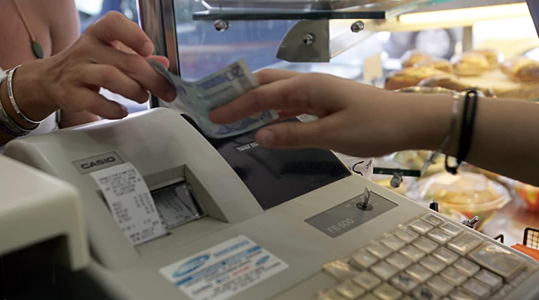 ΓΓΔΕ:«Λουκέτο» στα καταστήματα που δεν εκδίδουν αποδείξεις