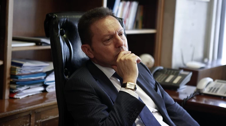 Ολο το παρασκήνιο για την "έφοδο" στη σύζυγο του Στουρνάρα