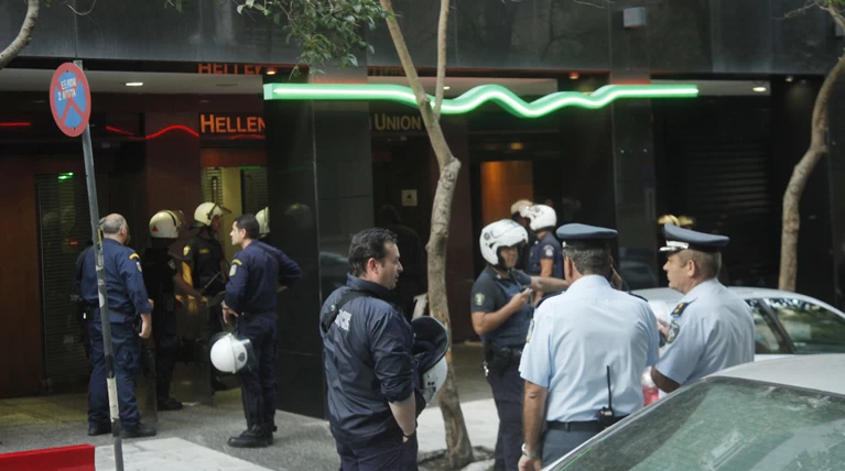 Eφοδος αναρχικών στην Ελληνοαμερικανική Ενωση, 22 προσαγωγές