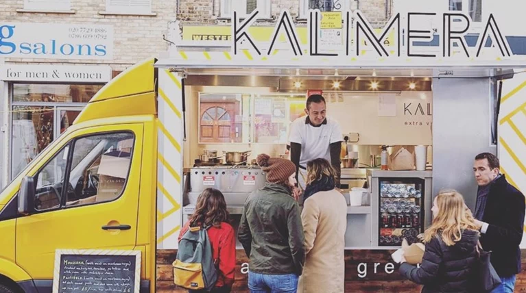 H ελληνική καντίνα «KALIMERA» που έχει ξετρελάνει τους Λονδρέζους