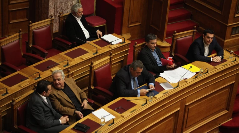 Σκληρό ροκ στη Βουλή μεταξύ κυβέρνησης - αντιπολίτευσης
