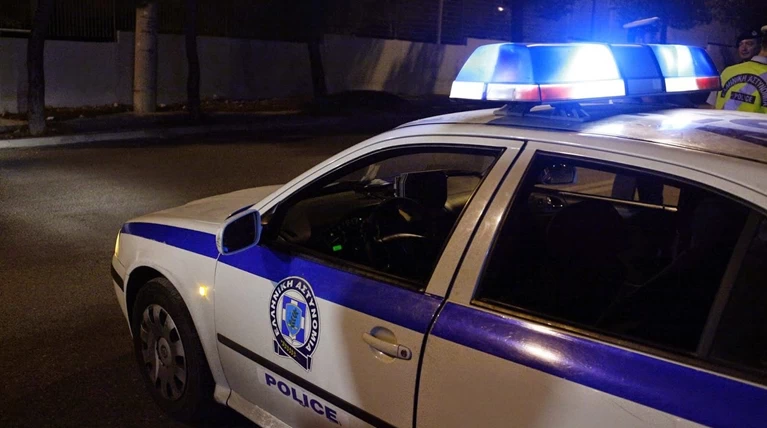 Τρεις αστυνομικοί σε τεράστιο κύκλωμα εκβιαστών