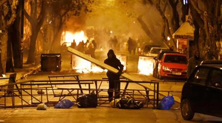 Πεδίο μάχης τα Εξάρχεια-Τραυματίας Πορτογάλος τουρίστας