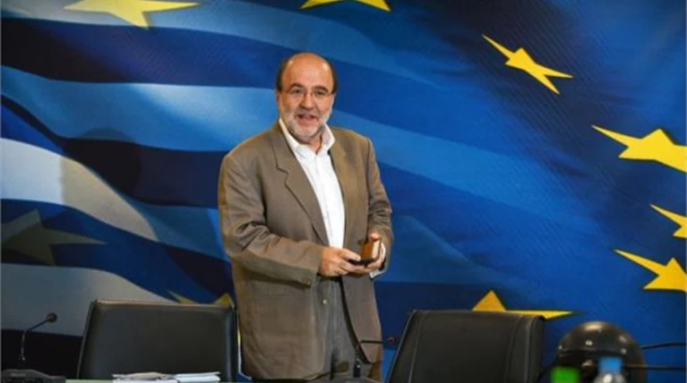 Αλεξιάδης: Μόνο ηλικιωμένοι & ακρίτες γλιτώνουν το πλαστικό χρήμα