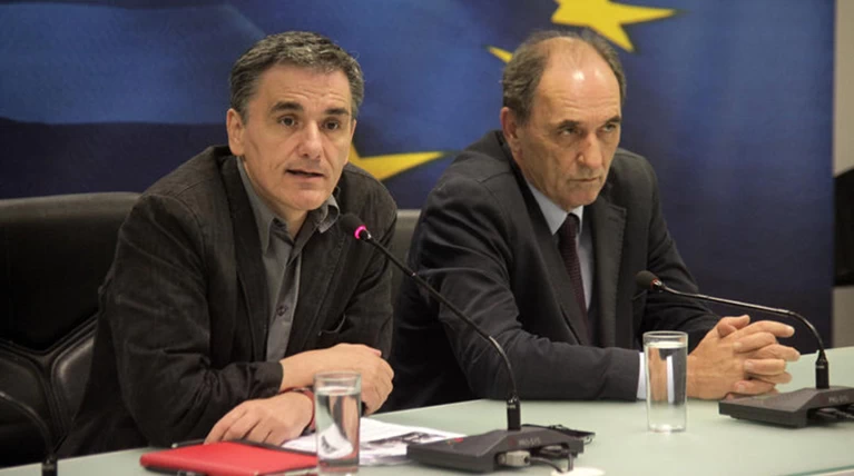 Οι δανειστές επιμένουν: Ολα τα κόκκινα δάνεια σε «γύπες»
