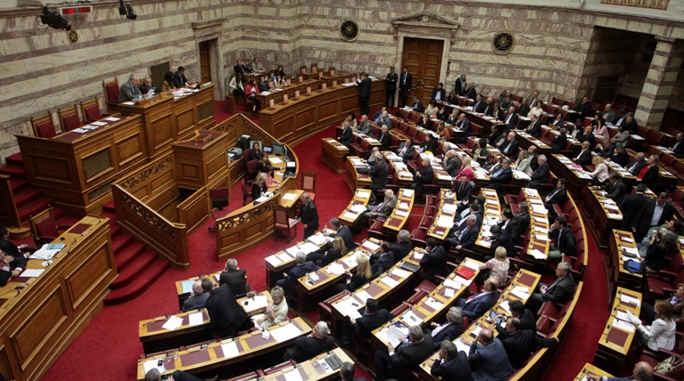 Ξεκινά η «μάχη» στη Βουλή για τα νέα προαπαιτούμενα