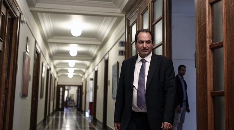 Ο Σπίρτζης υπέγραψε το πρωί για τα αεροδρόμια μετάνιωσε το βράδυ