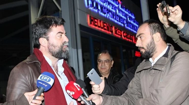 Εδειραν τον βουλευτή Βασίλη Οικονόμου στα Εξάρχεια