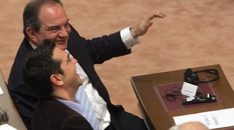 Ανοιχτός ο δίαυλος μεταξύ Τσίπρα και Καραμανλή