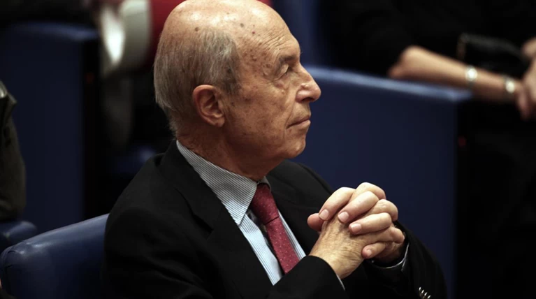 Σημίτης: Η κυβέρνηση αναλώνεται να ελέγξει το κράτος με το κόμμα
