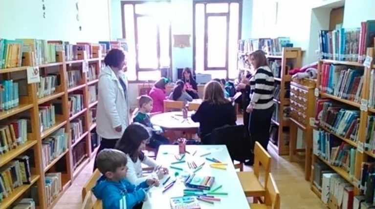 Βιβλίων Τόποι: Υιοθέτησε μια σχολική βιβλιοθήκη. Μπορείς!