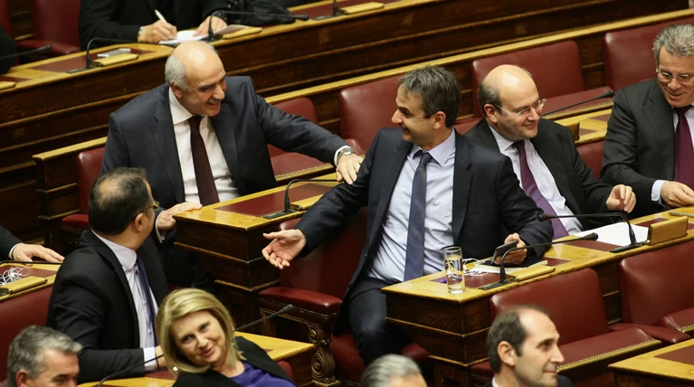 Ανοικτό ντέρμπι με εκπλήξεις, ανατροπές και παρασκήνιο
