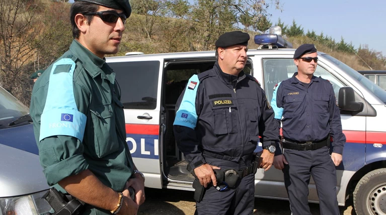 Xίος: Αμίαντος σε κέντρο προσφύγων, σταμάτησε η Fronteχ
