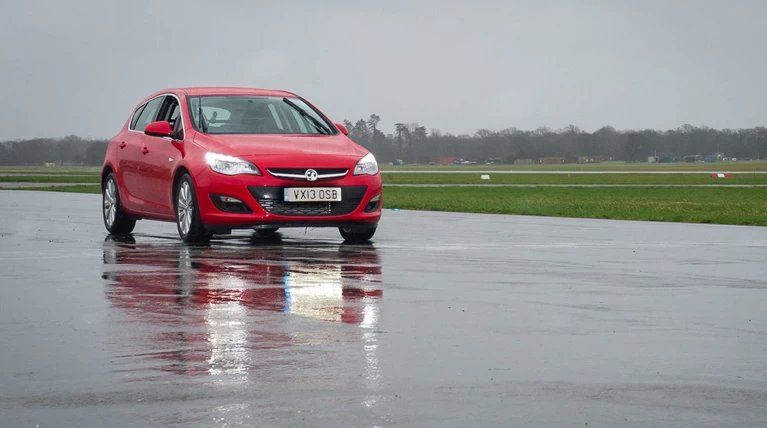 Πωλείται στο Ebay το Opel Astra της εκπομπής Top Gear!