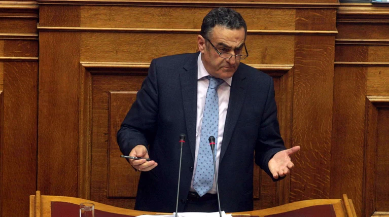 Δυο γραμμές και κόντρες στη ΝΔ για το σύμφωνο συμβίωσης