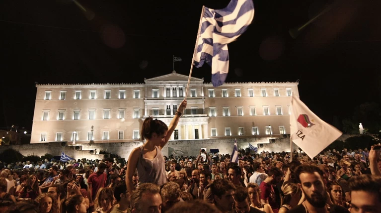 FT: Το ελληνικό «όχι» και η μεγάλη κωλοτούμπα