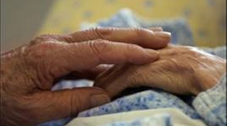 Στραγγάλισαν & επιχείρησαν να κάψουν 89χρονο στην 'Ανδρο