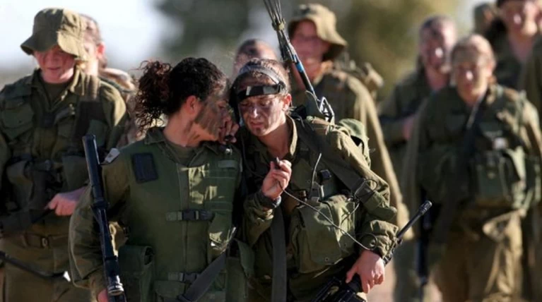 Υποχρεωτική στράτευση γυναικών σκέφτεται ο Καμμένος