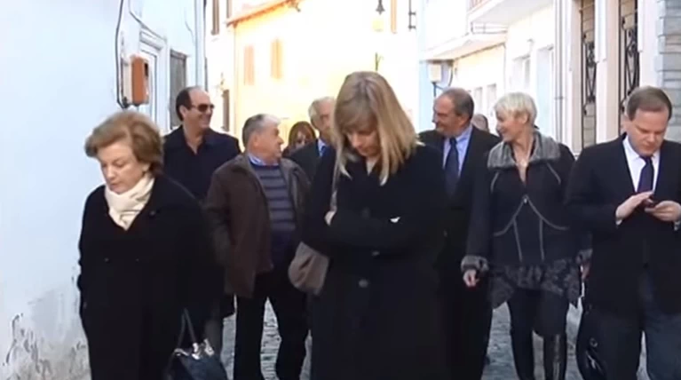Όλες οι γενιές των Καραμανλήδων στην κηδεία της Αθηνάς