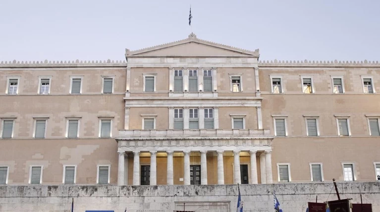 Έρευνα: Απαισιόδοξοι οι Ελληνες για το 2016