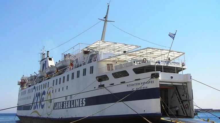 «Στούκαρε» στον προβλήτα Χανίων το Βιτσέτζος Κορνάρος λόγω κακοκαιρίας
