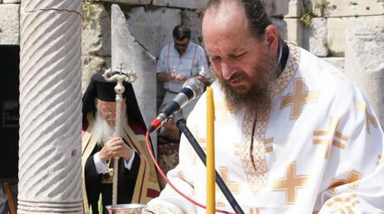 Συγκλονίζει ο ιερέας για τον Αγιασμό στη Σμύρνη