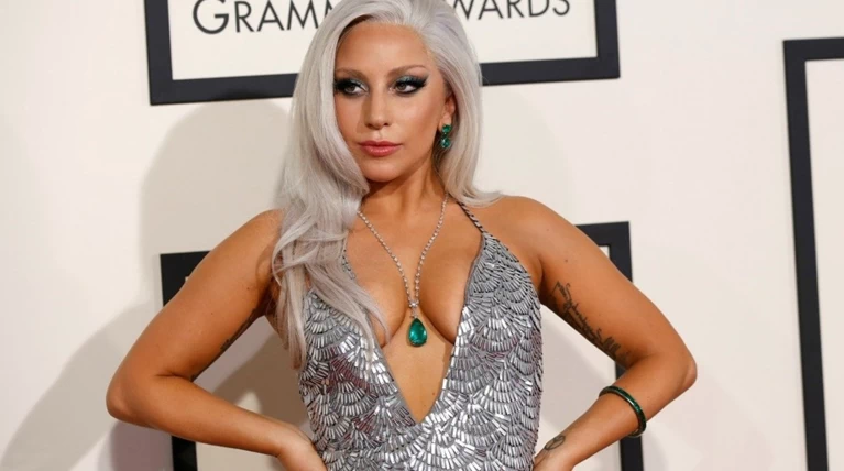 Αυτή είναι η selfie της Lady Gaga αμέσως μετά το σέξ πάνω σε ...καμβά