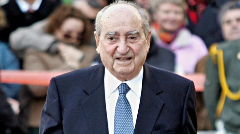 Το tweet του... «επίτιμου» που έκανε το διαδίκτυο να κλάψει από τα γέλια!