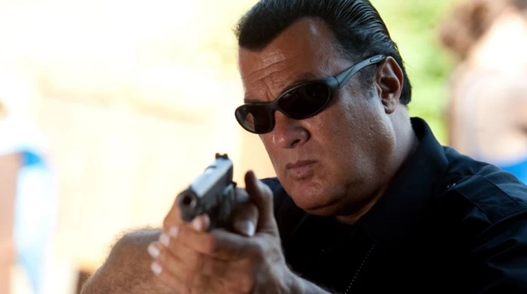 Με «μέσο» τον Πούτιν ο Steven Seagal γίνεται Σέρβος