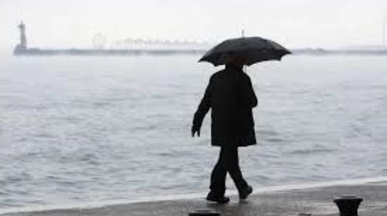 Συννεφιά με βροχές και θερμοκρασία στους 19 βαθμούς
