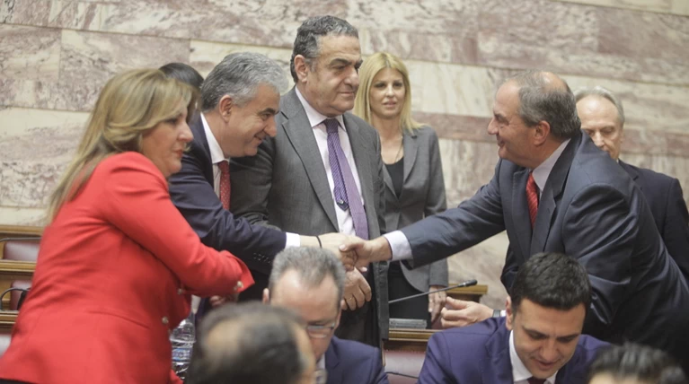 «Νίκη» Καραμανλή στις «χαιρετούρες» στη γαλάζια Κ.Ο ( φωτό)