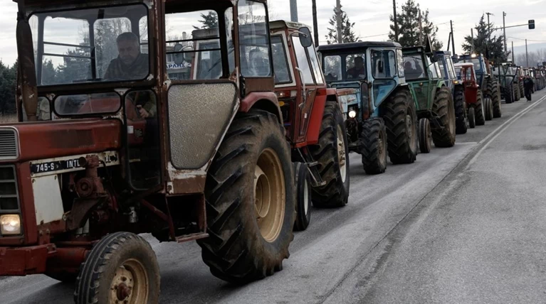 Στους δρόμους τα τρακτέρ- Ενταση στον Προμαχώνα (video)