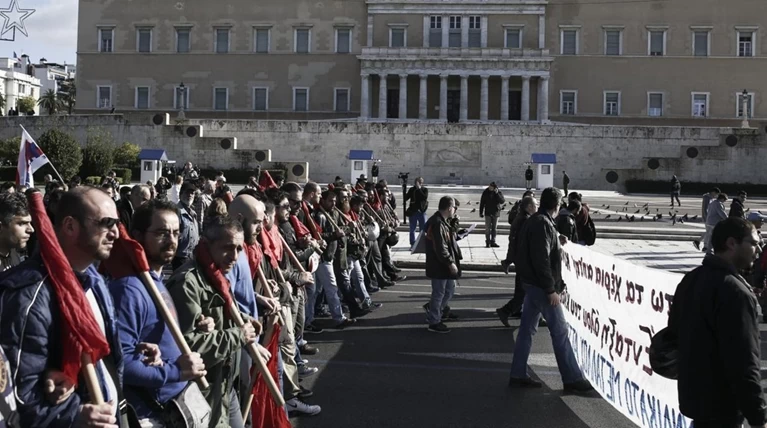 Το Μαξίμου απέναντι σε κύμα κοινωνικής διαμαρτυρίας