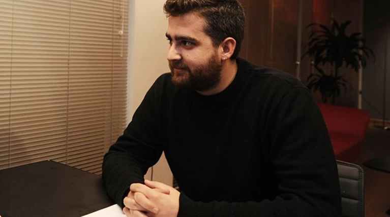 Πάρτι στα social media για τα ρουσφέτια του ράπερ
