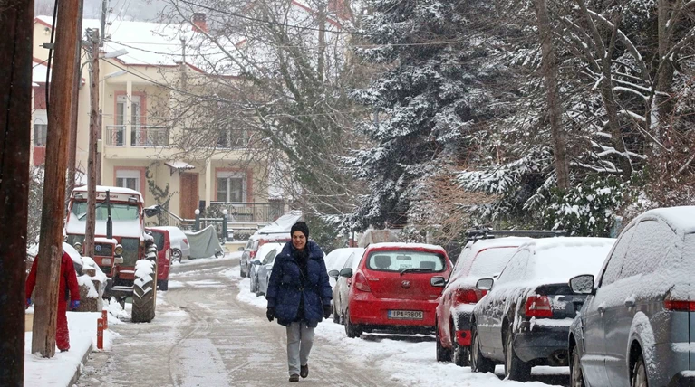 Η χώρα στην κατάψυξη, πότε υποχωρεί ο χιονιάς
