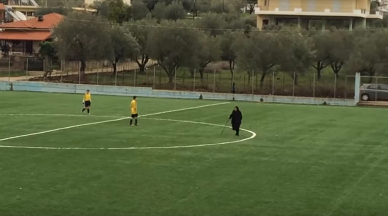 Η φοβερή γιαγιά αποκαλύπτει: Γιατί διέκοψα τον αγώνα